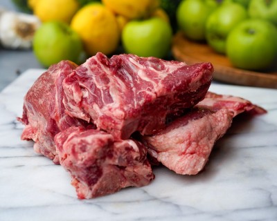 Свинина на кости охлаждённая 1 кг - купить в Демьяновской